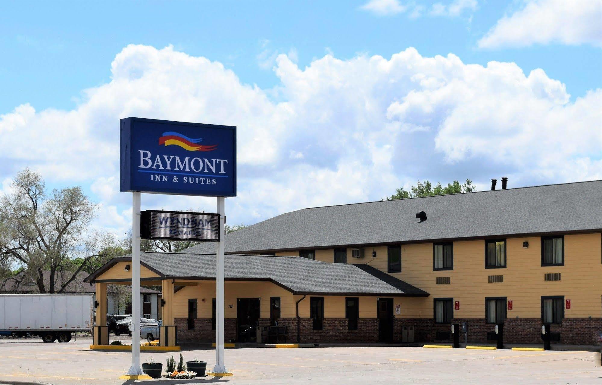 Hotel Baymont By Wyndham Pierre Exterior foto